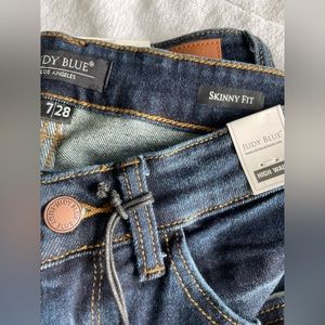 Judy Blue non distressed dark skinny jeans